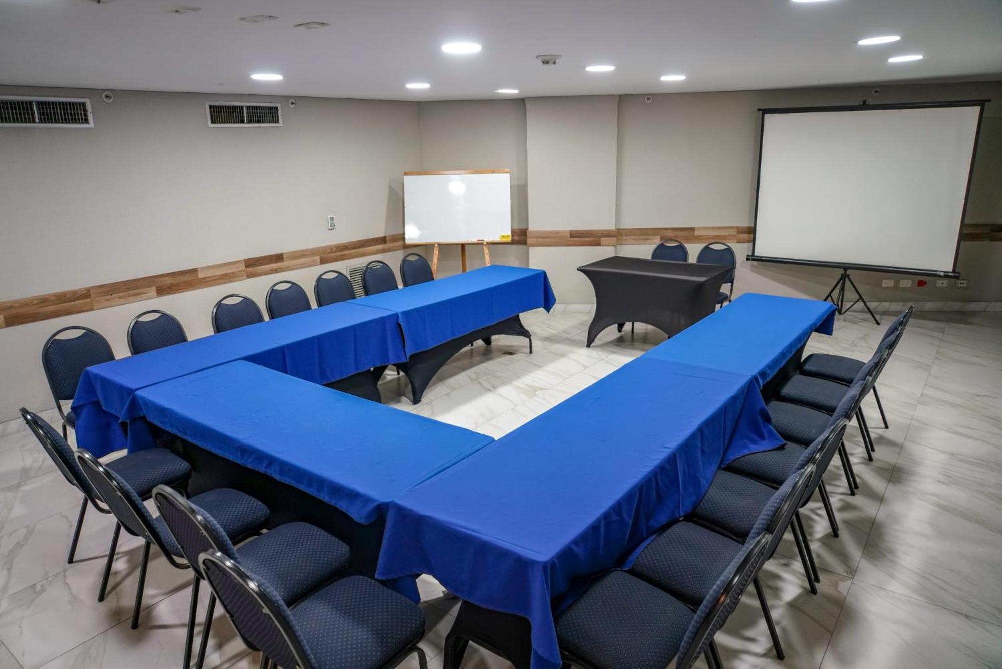 Club De Bienestar Ilar Bulevar Del Rio Cali Zewnętrze zdjęcie